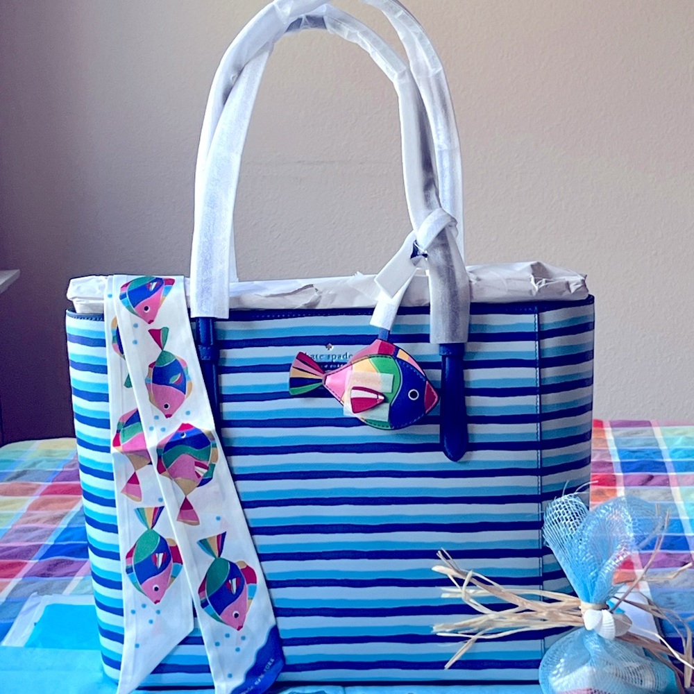 ๐ KATE SPADE SCHUYLER WAVE STRIPED TOTE ๐ NWT ๐ - Picture 3 of 16